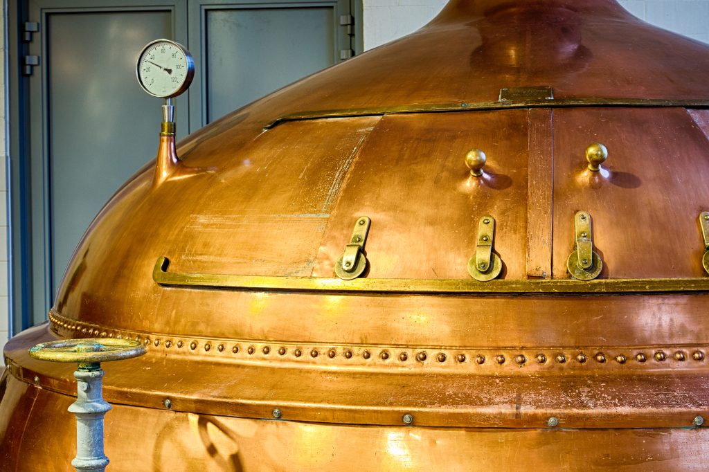 Traditional,Copper,Distillery,Tanks,In,A,Beer,Brewery